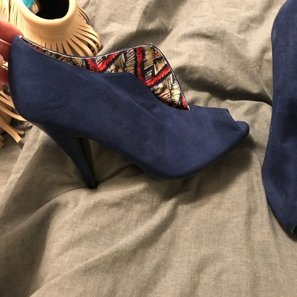 Heels - Picture 2 of 2